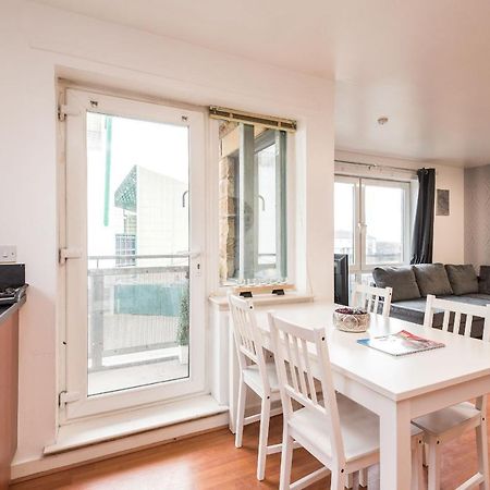 Modern Spacious 3 Bedroom City Centre Apartment - Free Parking - Private Balcony Edinburg Exteriör bild