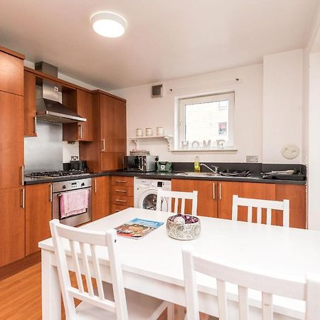 Modern Spacious 3 Bedroom City Centre Apartment - Free Parking - Private Balcony Edinburg Exteriör bild