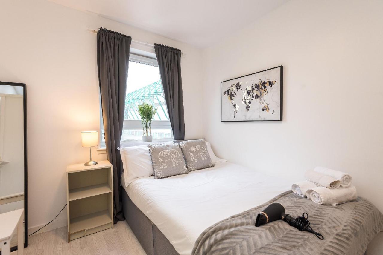 Modern Spacious 3 Bedroom City Centre Apartment - Free Parking - Private Balcony Edinburg Exteriör bild
