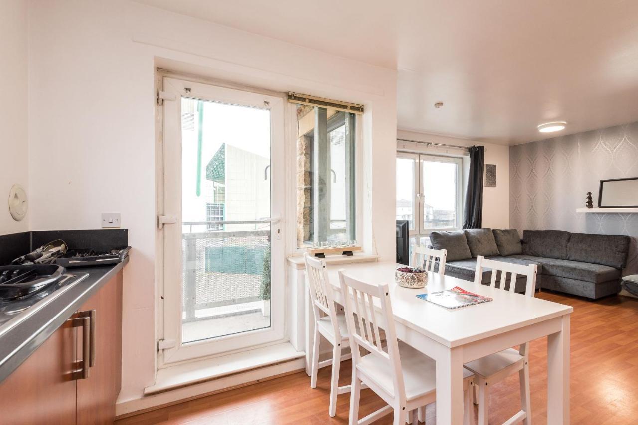 Modern Spacious 3 Bedroom City Centre Apartment - Free Parking - Private Balcony Edinburg Exteriör bild