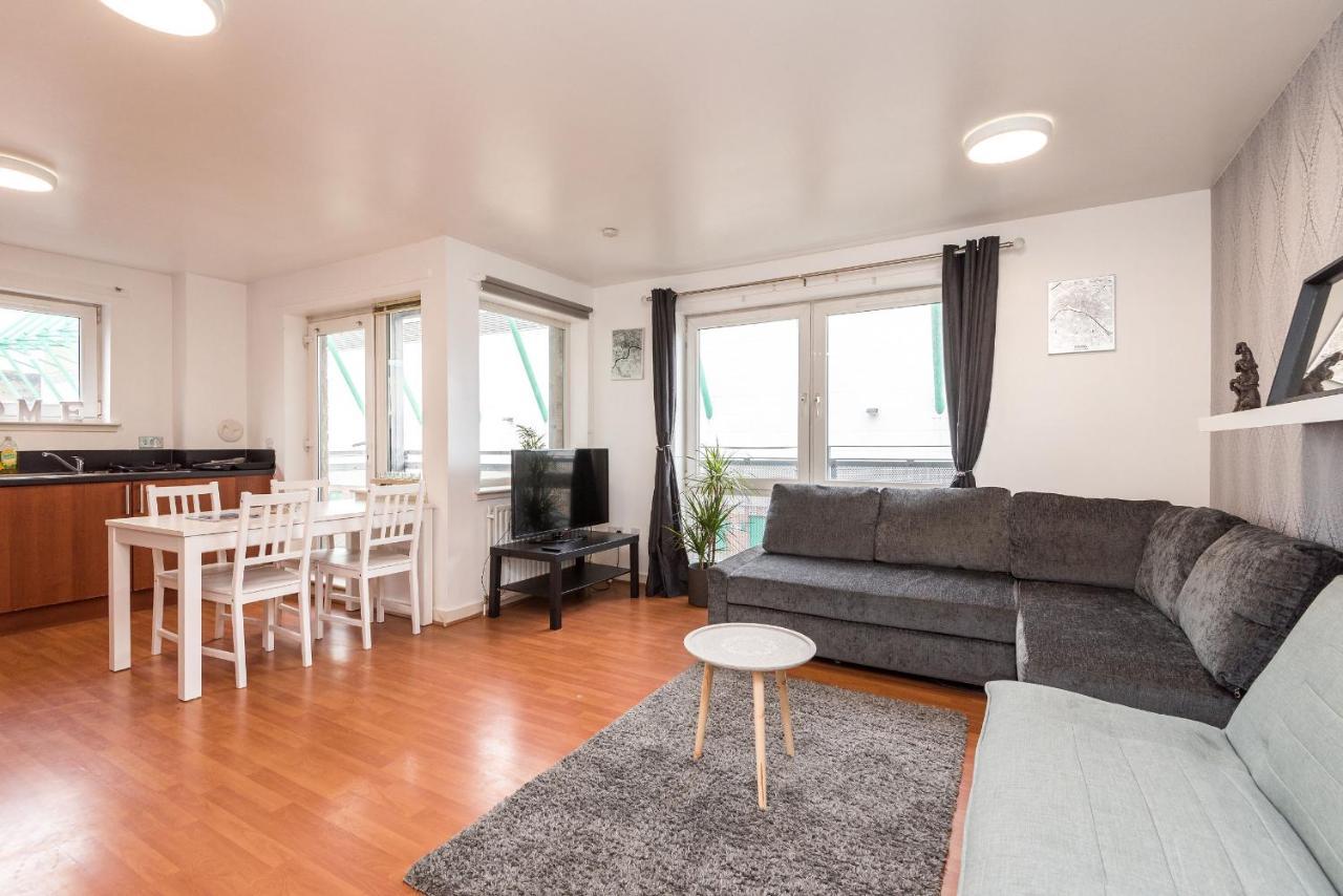 Modern Spacious 3 Bedroom City Centre Apartment - Free Parking - Private Balcony Edinburg Exteriör bild