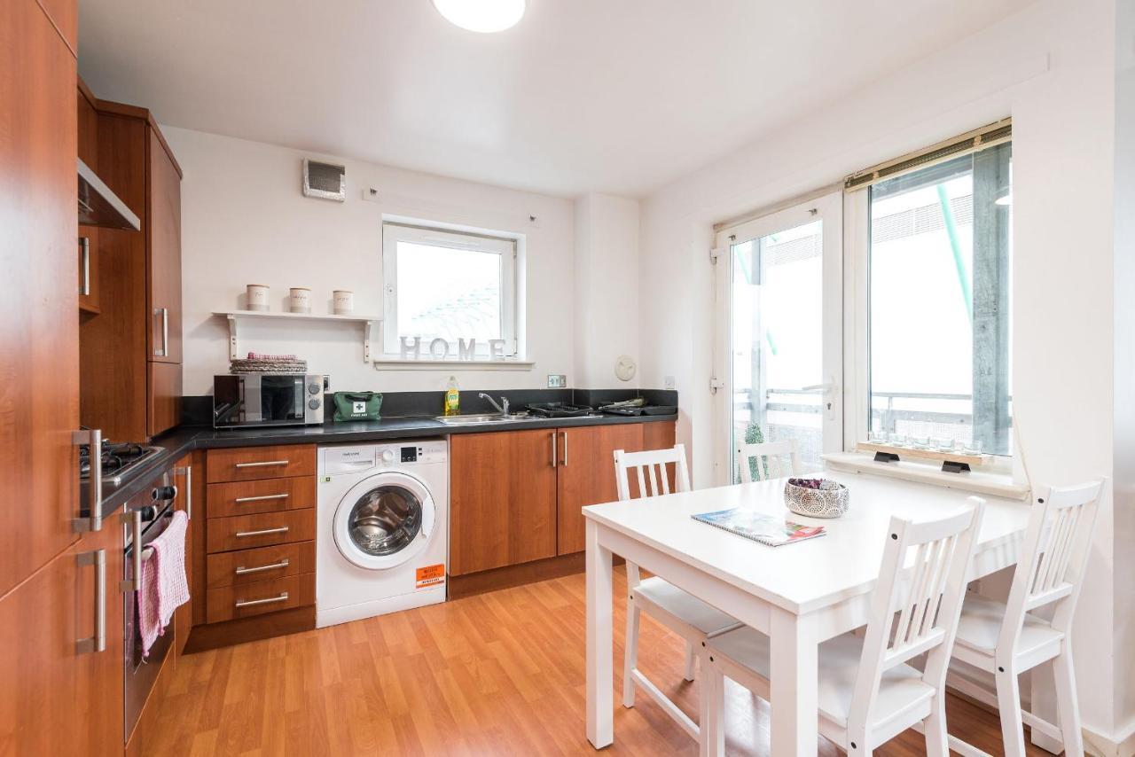 Modern Spacious 3 Bedroom City Centre Apartment - Free Parking - Private Balcony Edinburg Exteriör bild