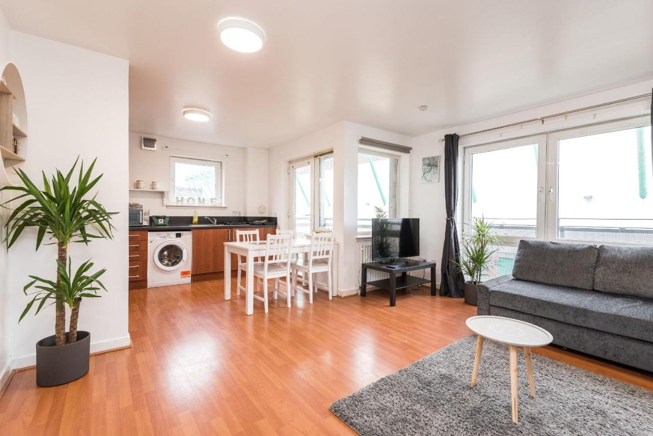 Modern Spacious 3 Bedroom City Centre Apartment - Free Parking - Private Balcony Edinburg Exteriör bild