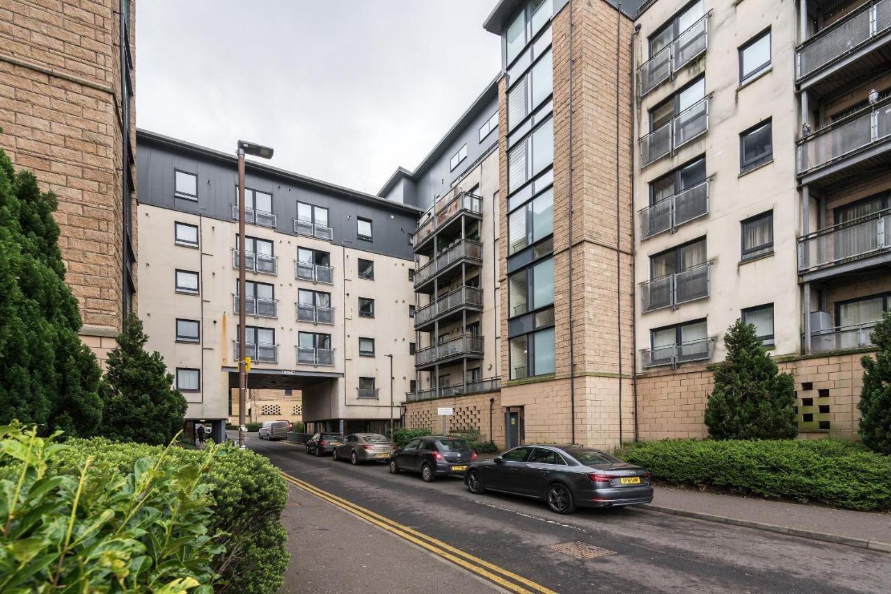 Modern Spacious 3 Bedroom City Centre Apartment - Free Parking - Private Balcony Edinburg Exteriör bild
