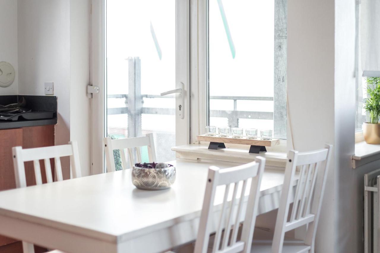 Modern Spacious 3 Bedroom City Centre Apartment - Free Parking - Private Balcony Edinburg Exteriör bild