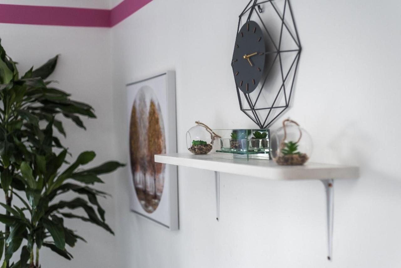 Modern Spacious 3 Bedroom City Centre Apartment - Free Parking - Private Balcony Edinburg Exteriör bild