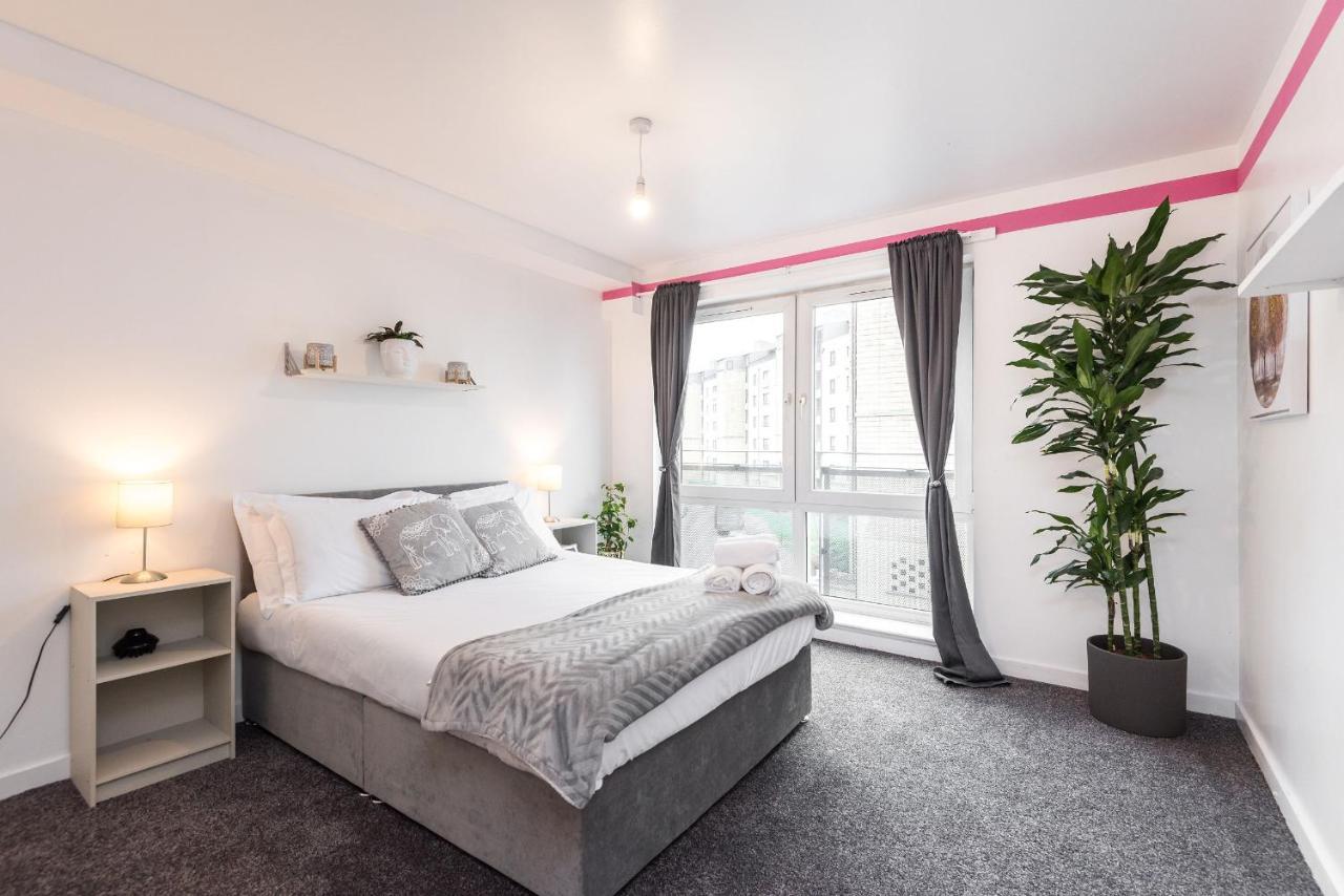 Modern Spacious 3 Bedroom City Centre Apartment - Free Parking - Private Balcony Edinburg Exteriör bild