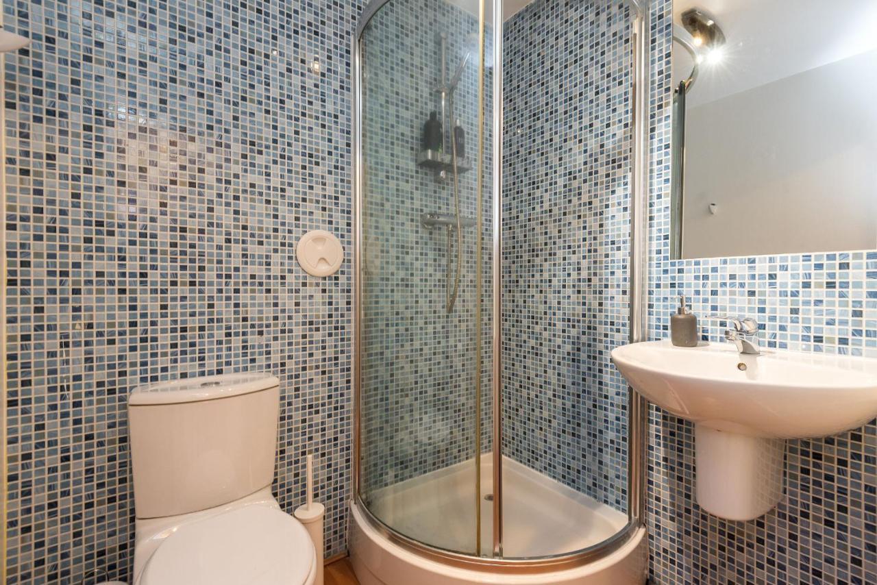 Modern Spacious 3 Bedroom City Centre Apartment - Free Parking - Private Balcony Edinburg Exteriör bild