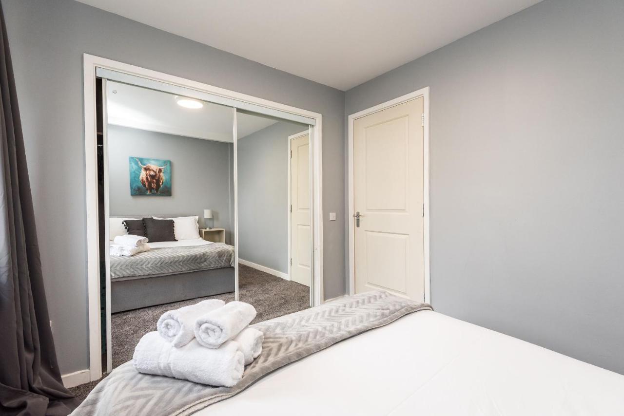 Modern Spacious 3 Bedroom City Centre Apartment - Free Parking - Private Balcony Edinburg Exteriör bild