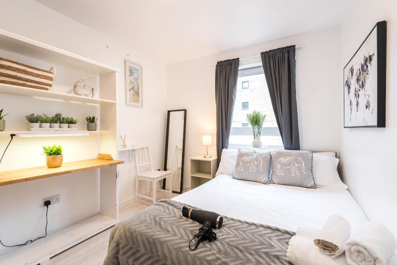 Modern Spacious 3 Bedroom City Centre Apartment - Free Parking - Private Balcony Edinburg Exteriör bild