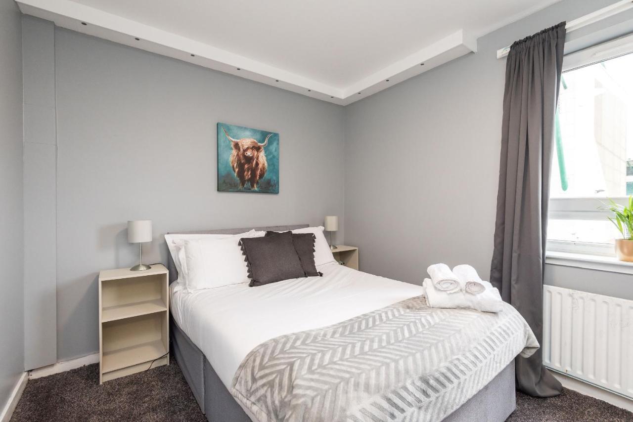 Modern Spacious 3 Bedroom City Centre Apartment - Free Parking - Private Balcony Edinburg Exteriör bild